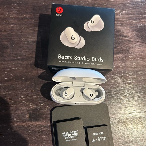 Beats studio buds active noise cancelling - Picture 2 of 2